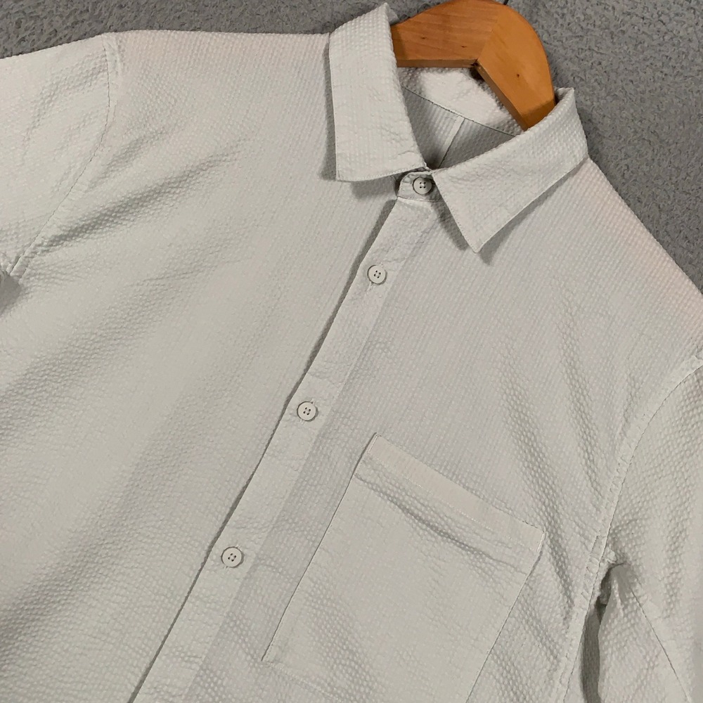 Lululemon Airing Easy Short-Sleeve Shirt Mens Large L Gray Seersucker Button Up